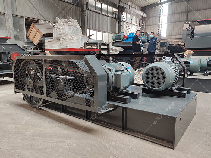 2PGC450x500雙齒輥破碎機發往吉林四平