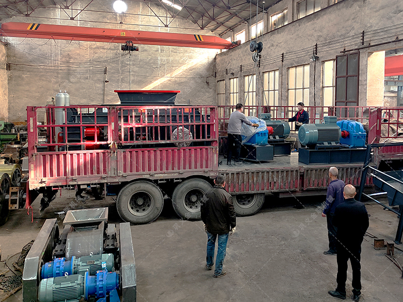 兩臺2PG1510液壓對輥破碎機發往湖北襄陽