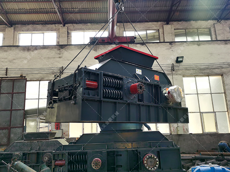 2PG1200x800大型對輥制砂機發往陜西商洛