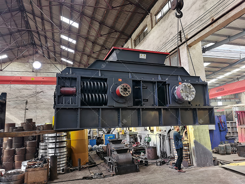 2PG1500x1000大型對輥破碎機發往陜西