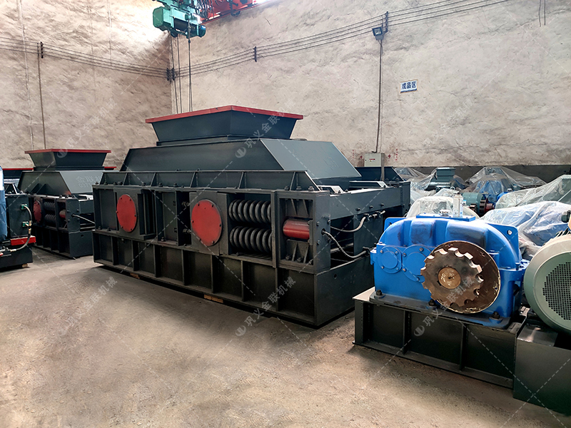 2PG1200x800型半自動(dòng)液壓對(duì)輥破碎機(jī)發(fā)往四川