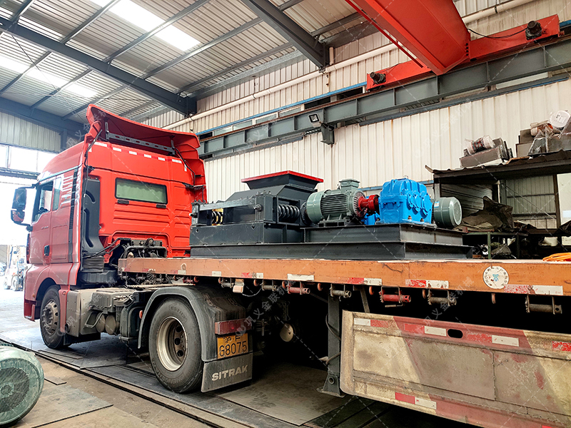 2PGC600x750直聯雙齒輥破碎機發往廣東