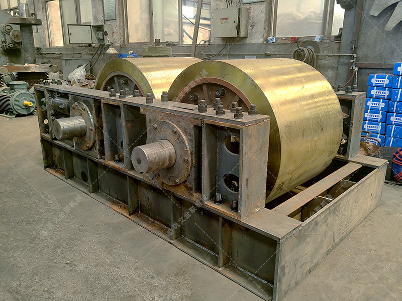 如何通過液壓對輥破碎機實現石英石的2mm準確破碎? 如何通過液壓對輥破碎機實現石英石的2mm準確破碎?