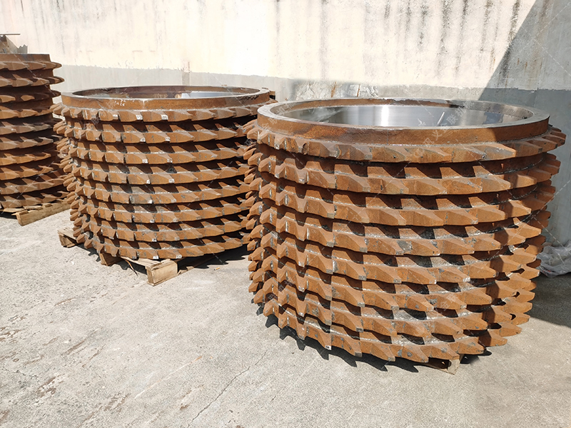 狼牙破碎機價格差異分析:從3萬到30萬該如何選擇? 狼牙破碎機價格差異分析:從3萬到30萬該如何選擇?